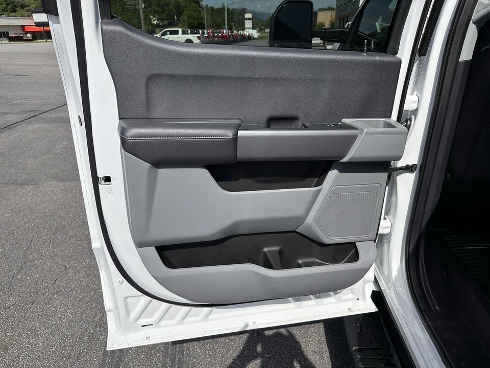 2025 Ford Super Duty 5th Gen - Image 9 of 21