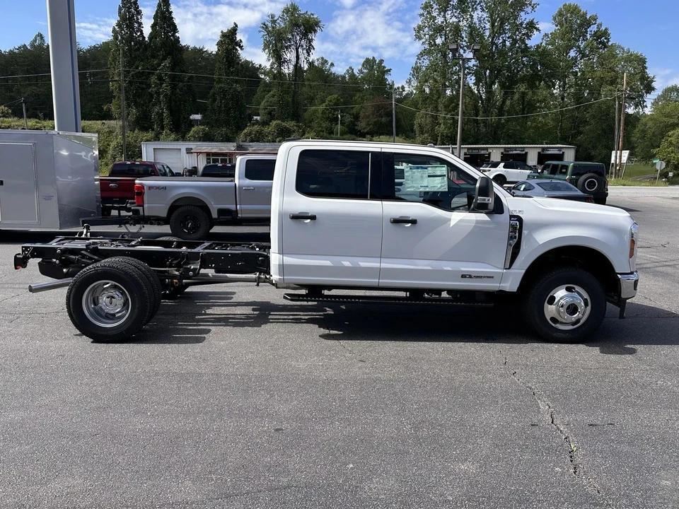 2025 Ford Super Duty 5th Gen - Image 5 of 21
