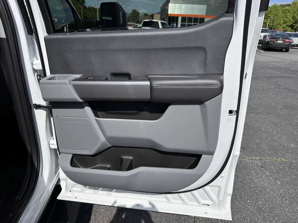 2025 Ford Super Duty 5th Gen - Image 13 of 21