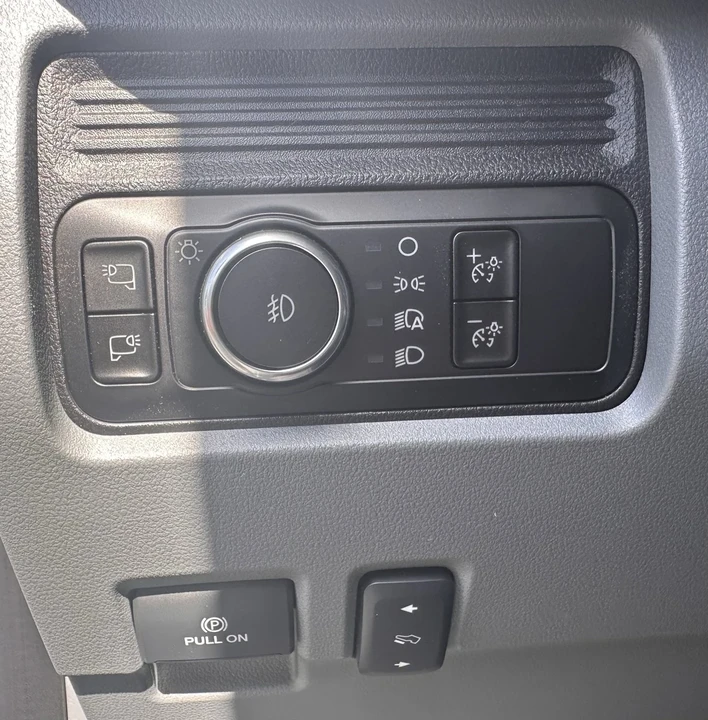 2025 Ford Super Duty 5th Gen - Image 16 of 21