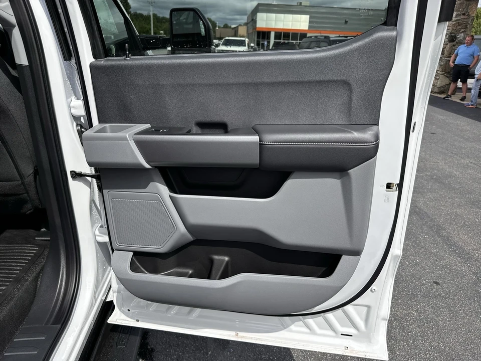 2025 Ford Super Duty 5th Gen - Image 15 of 21