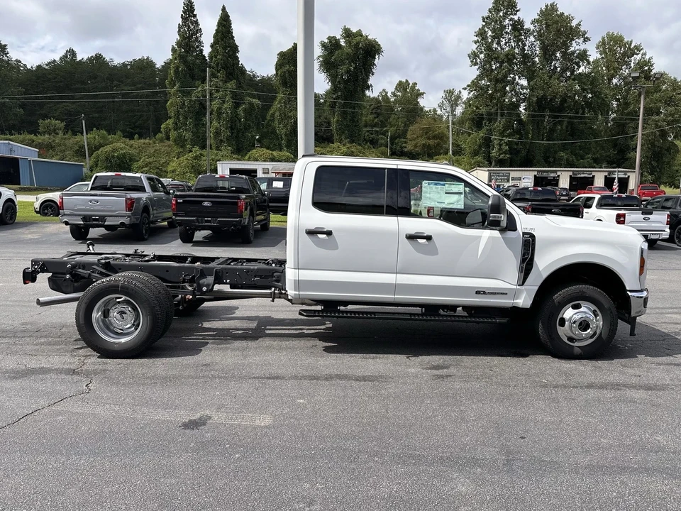 2025 Ford Super Duty 5th Gen - Image 5 of 21
