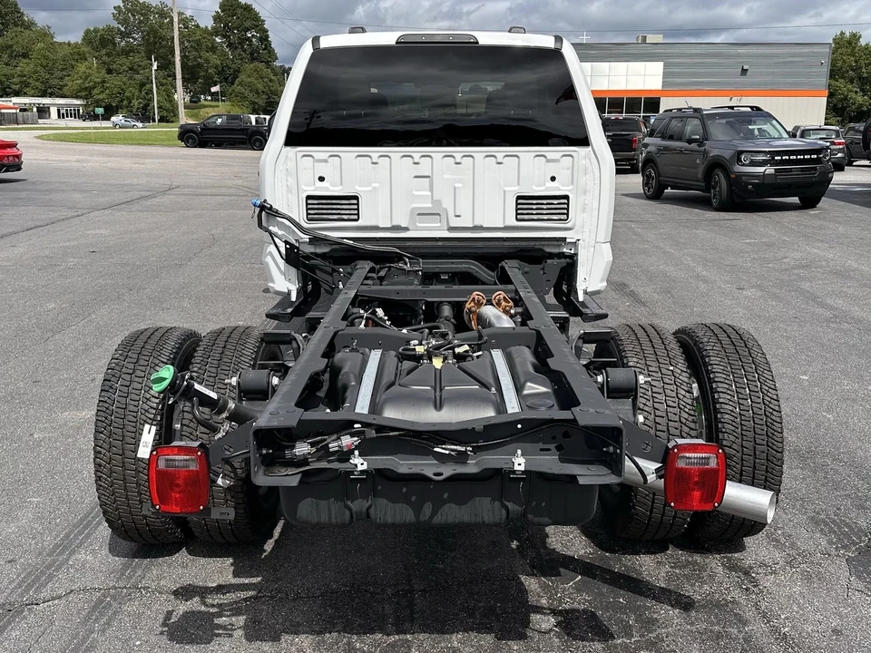 2025 Ford Super Duty 5th Gen - Image 6 of 21