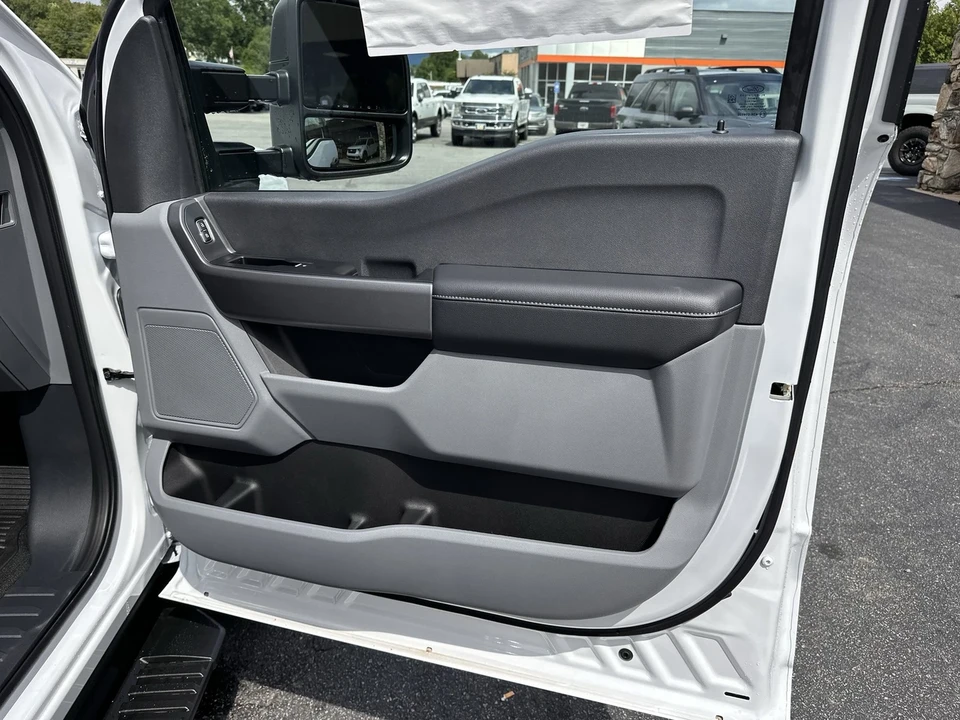 2025 Ford Super Duty 5th Gen - Image 13 of 21