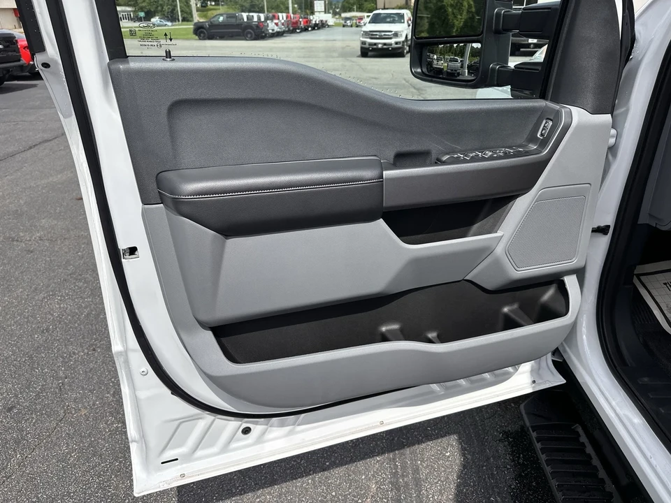 2025 Ford Super Duty 5th Gen - Image 9 of 21