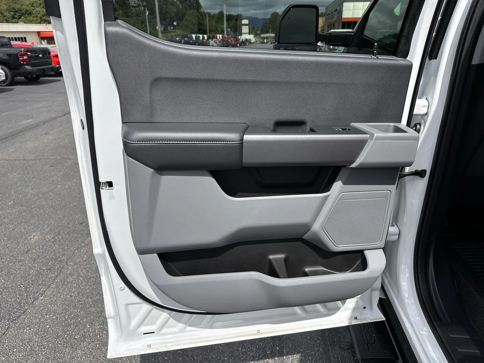 2025 Ford Super Duty 5th Gen - Image 11 of 21