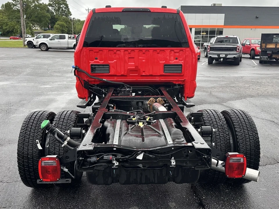 2025 Ford Super Duty 5th Gen - Image 6 of 21