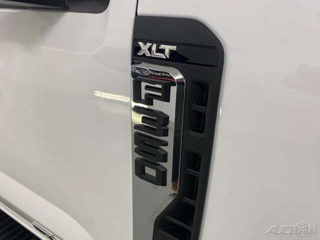 2025 Ford Super Duty 5th Gen - Image 5 of 12