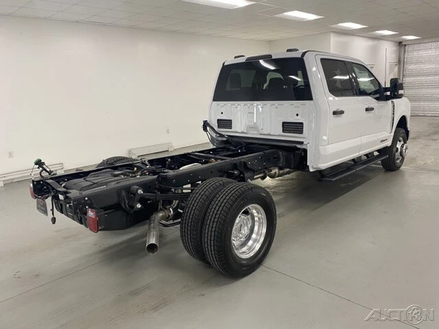 2025 Ford Super Duty 5th Gen - Image 7 of 12