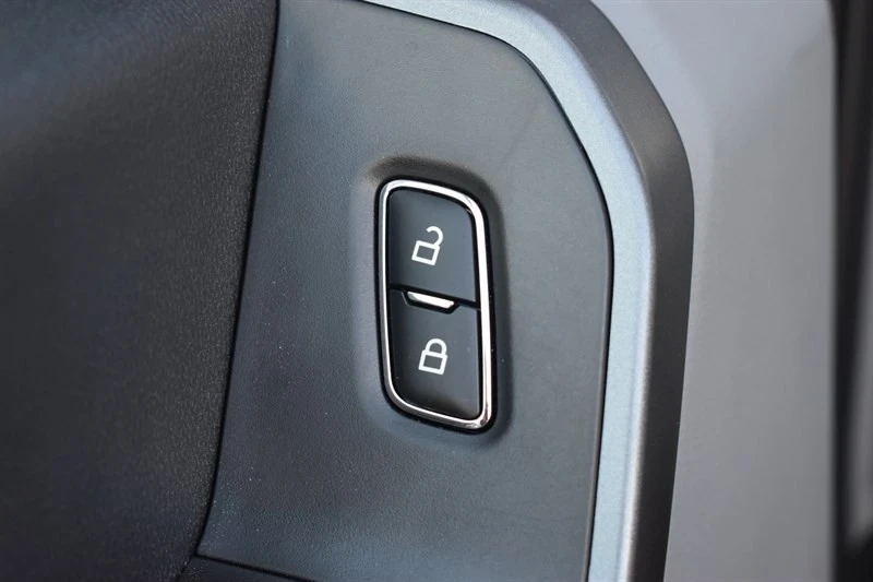 2025 Ford Super Duty 5th Gen - Image 16 of 21