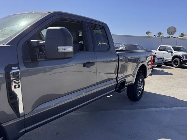 2025 Ford Super Duty 5th Gen - Image 9 of 12