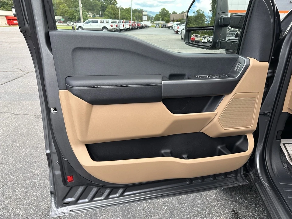 2025 Ford Super Duty 5th Gen - Image 9 of 21