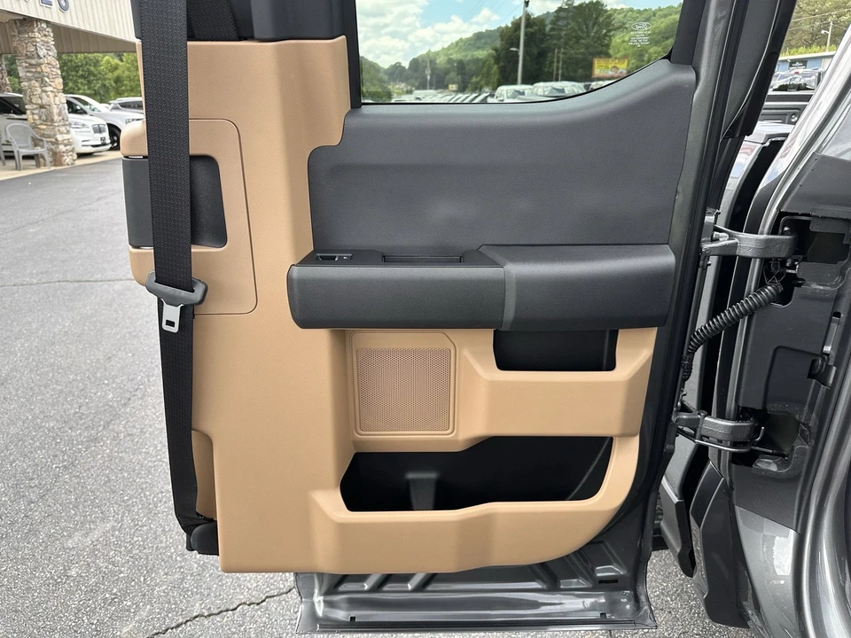 2025 Ford Super Duty 5th Gen - Image 15 of 21