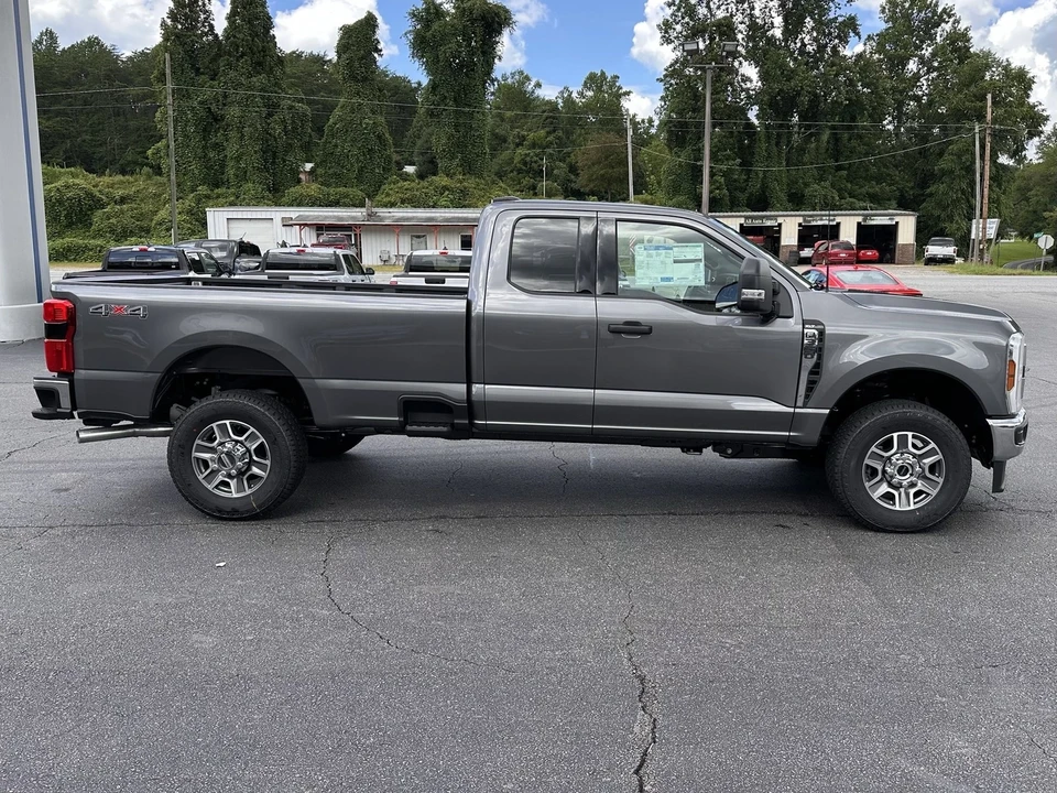 2025 Ford Super Duty 5th Gen - Image 5 of 21