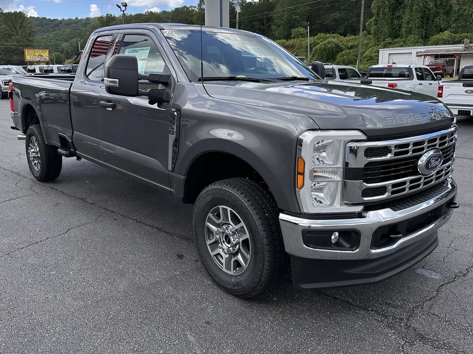 2025 Ford Super Duty 5th Gen - Image 4 of 21