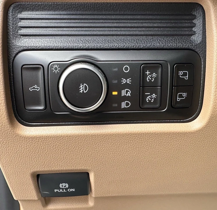 2025 Ford Super Duty 5th Gen - Image 18 of 21