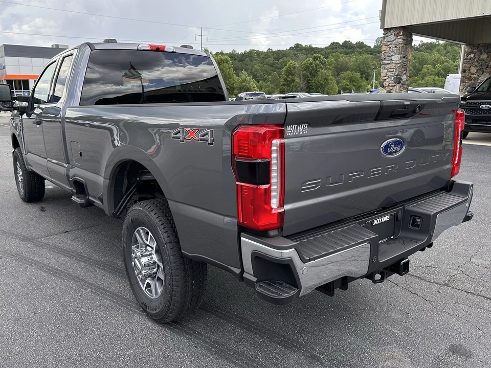 2025 Ford Super Duty 5th Gen - Image 8 of 21