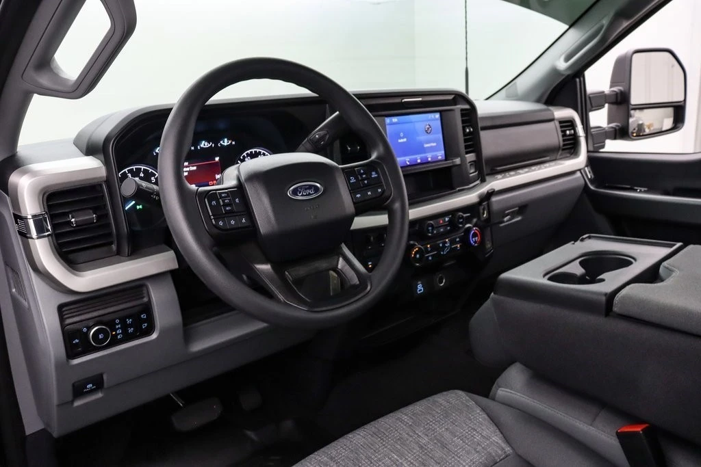 2025 Ford Super Duty 5th Gen - Image 14 of 21