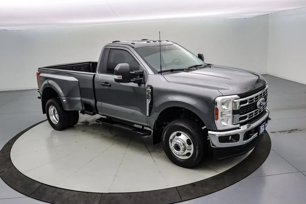 2025 Ford Super Duty 5th Gen - Image 2 of 21