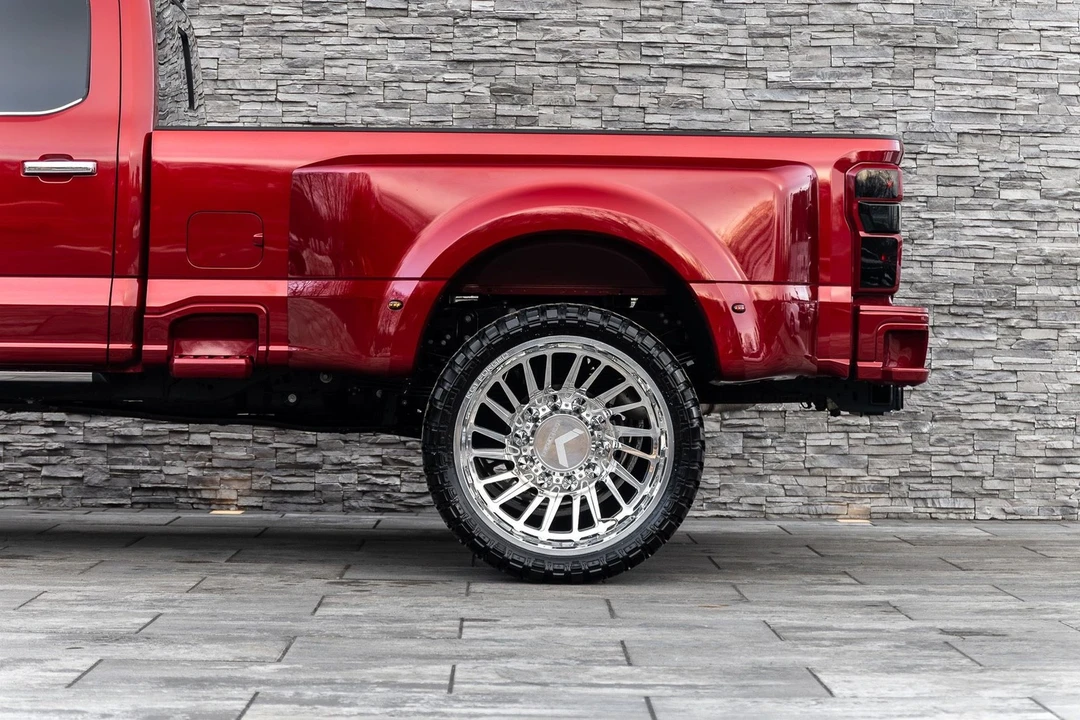 2025 Ford Super Duty 5th Gen - Image 14 of 21