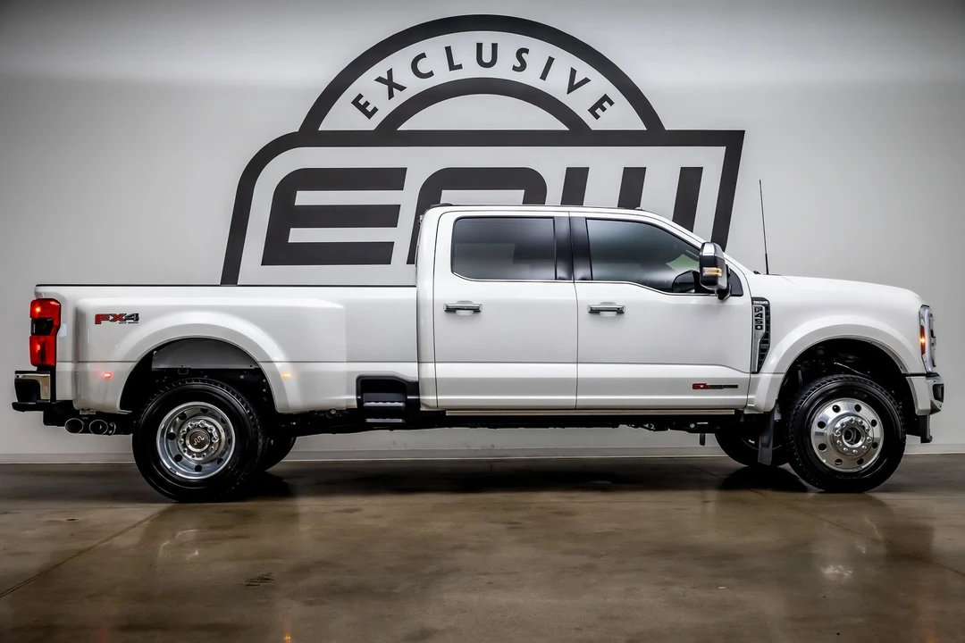 2025 Ford Super Duty 5th Gen - Image 9 of 12
