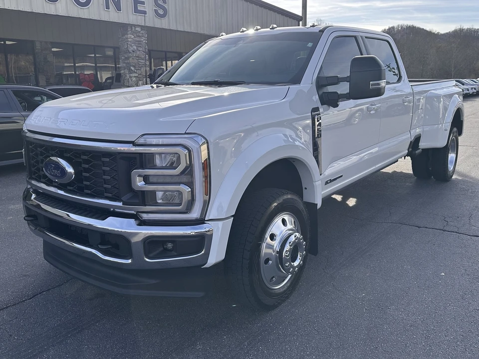 2025 Ford Super Duty 5th Gen - Image 2 of 12
