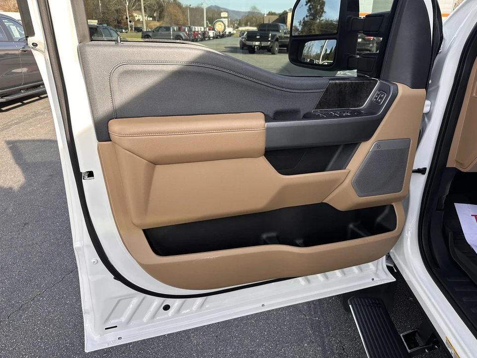 2025 Ford Super Duty 5th Gen - Image 10 of 12