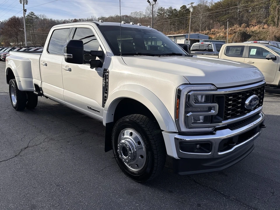 2025 Ford Super Duty 5th Gen - Image 4 of 12