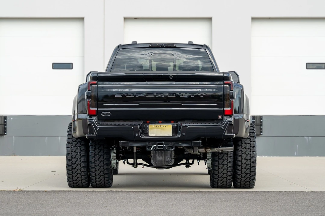 2025 Ford Super Duty 5th Gen - Image 9 of 21
