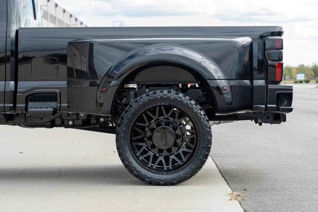 2025 Ford Super Duty 5th Gen - Image 17 of 21