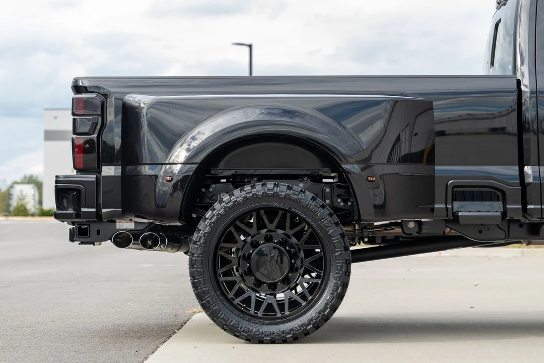 2025 Ford Super Duty 5th Gen - Image 14 of 21
