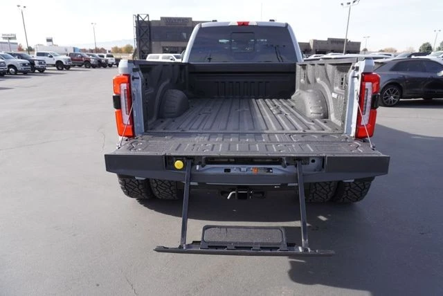 2025 Ford Super Duty 5th Gen - Image 11 of 21