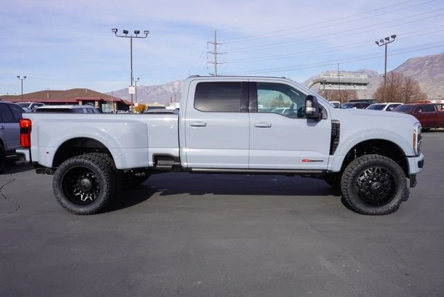 2025 Ford Super Duty 5th Gen - Image 14 of 21