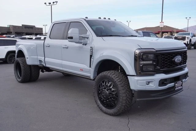 2025 Ford Super Duty 5th Gen - Image 16 of 21
