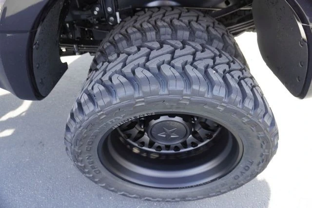 2025 Ford Super Duty 5th Gen - Image 19 of 21