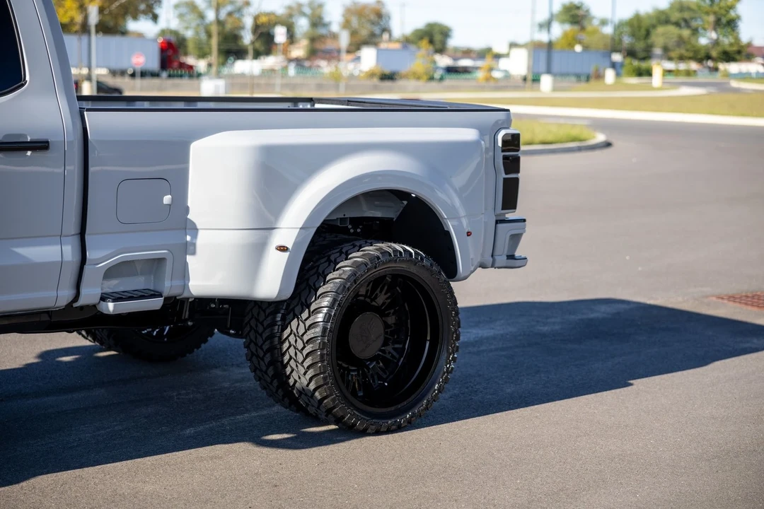 2025 Ford Super Duty 5th Gen - Image 13 of 21