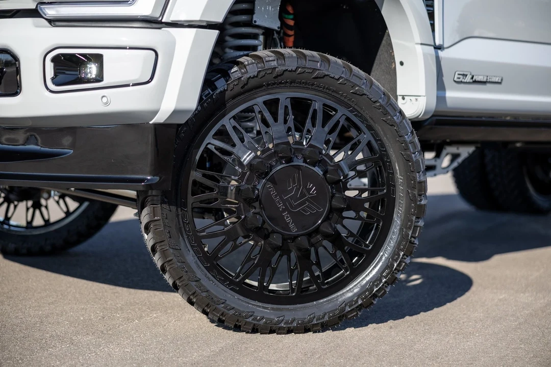 2025 Ford Super Duty 5th Gen - Image 4 of 21