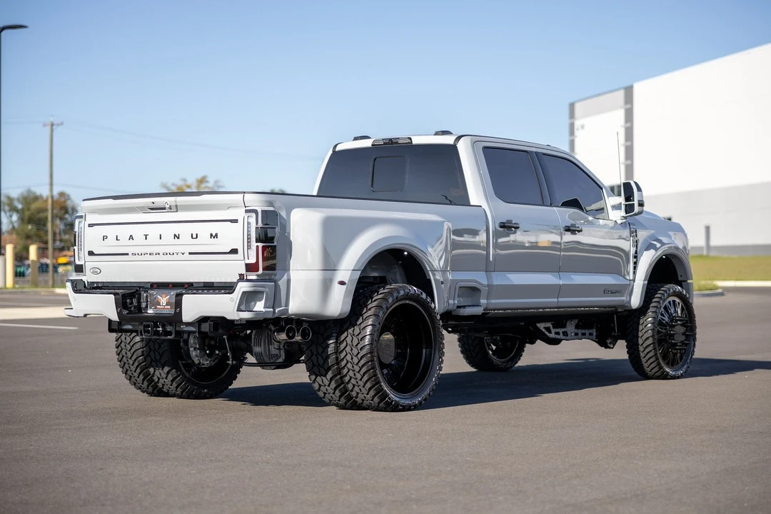 2025 Ford Super Duty 5th Gen - Image 18 of 21