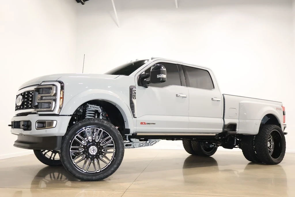 2025 Ford Super Duty 5th Gen - Image 2 of 21