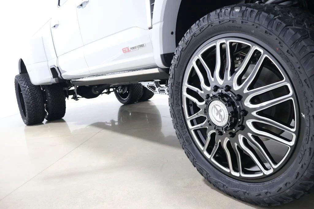 2025 Ford Super Duty 5th Gen - Image 14 of 21