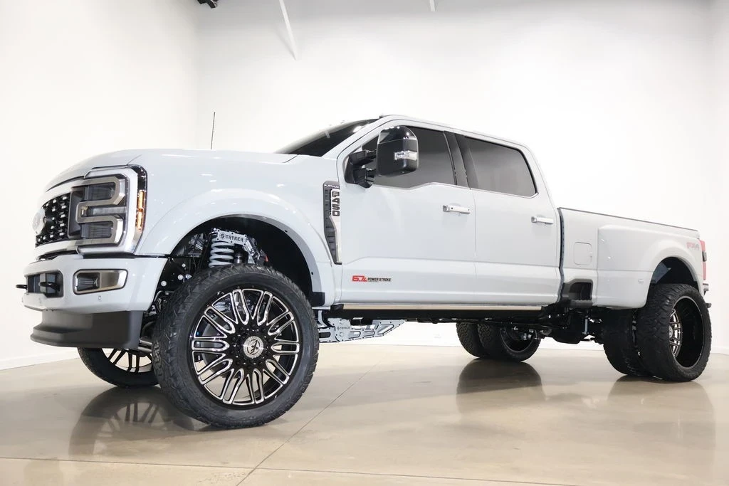2025 Ford Super Duty 5th Gen - Image 3 of 21