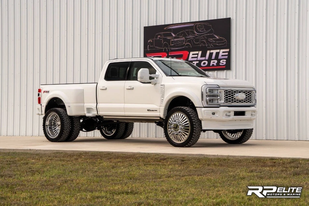 2025 Ford Super Duty 5th Gen - Image 2 of 21