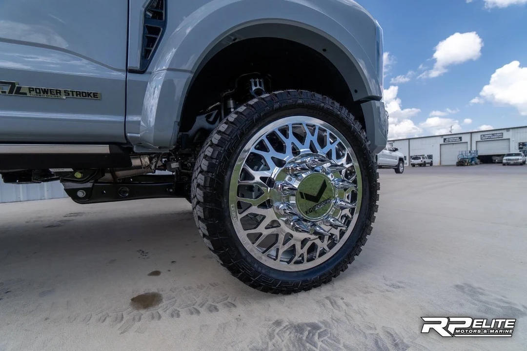 2025 Ford Super Duty 5th Gen - Image 14 of 21