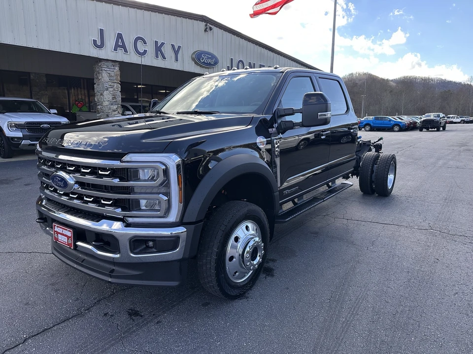 2025 Ford Super Duty 5th Gen - Image 2 of 12