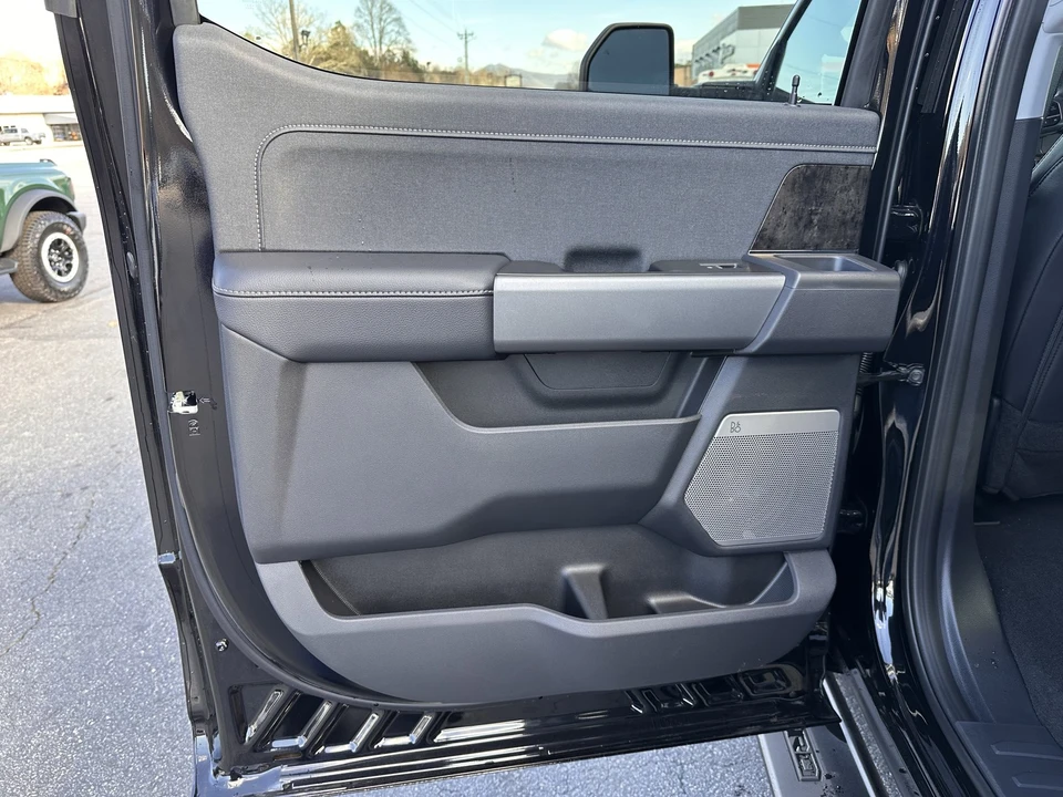 2025 Ford Super Duty 5th Gen - Image 9 of 21