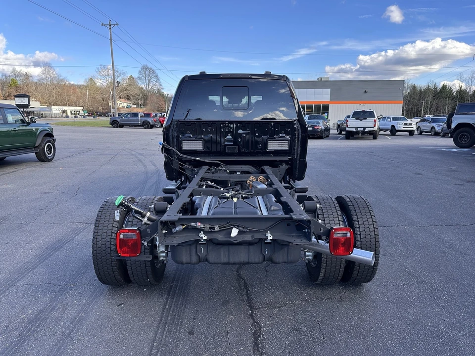 2025 Ford Super Duty 5th Gen - Image 6 of 21