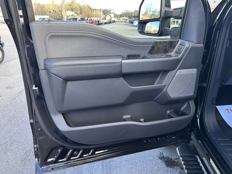 2025 Ford Super Duty 5th Gen - Image 7 of 12