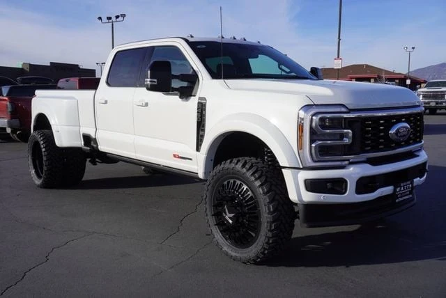 2025 Ford Super Duty 5th Gen - Image 16 of 21