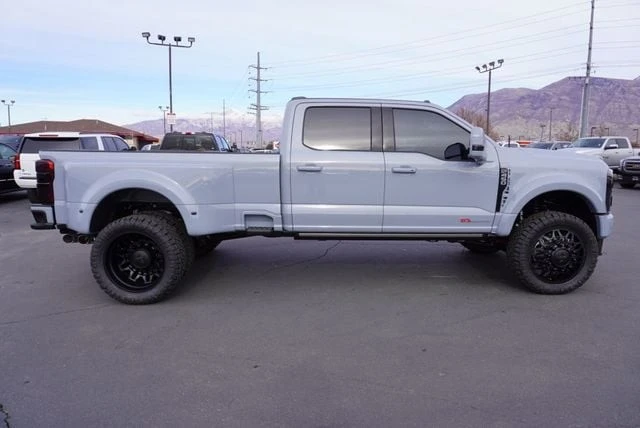2025 Ford Super Duty 5th Gen - Image 14 of 21