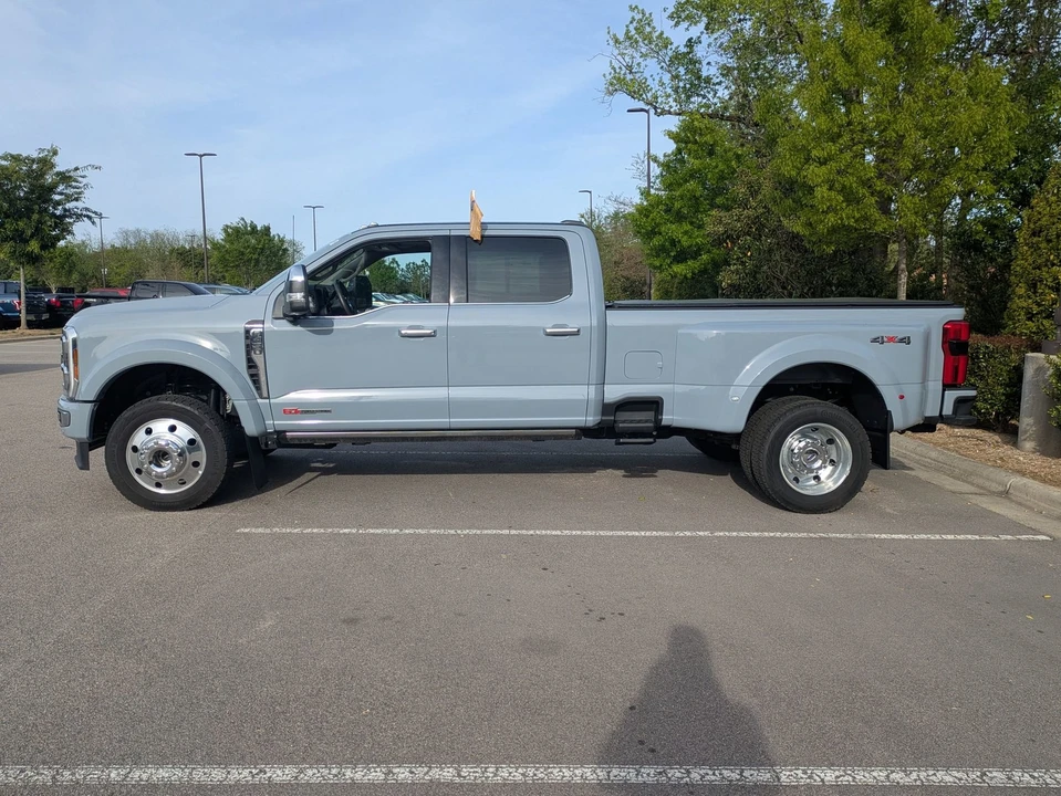 2025 Ford Super Duty 5th Gen - Image 7 of 31